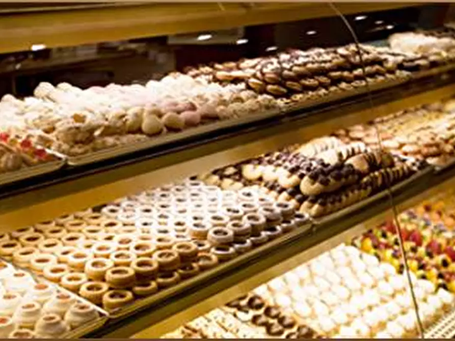 Immagine 8 di Attività commerciale in vendita  in via Papini 45 a Camaiore