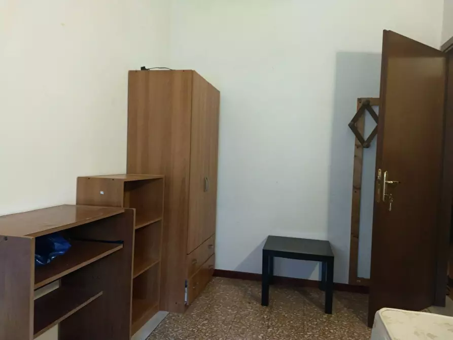 Immagine 34 di Camera in affitto  in Via Borgo Stretto 15 a Pisa