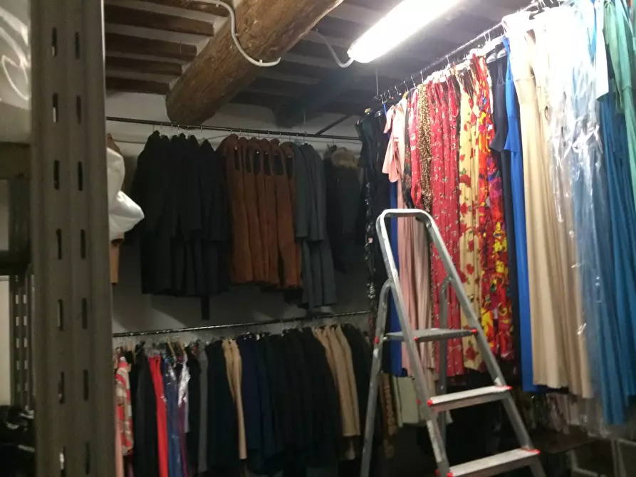 Immagine 2 di Attività commerciale in affitto  in Corso Italia a Pisa