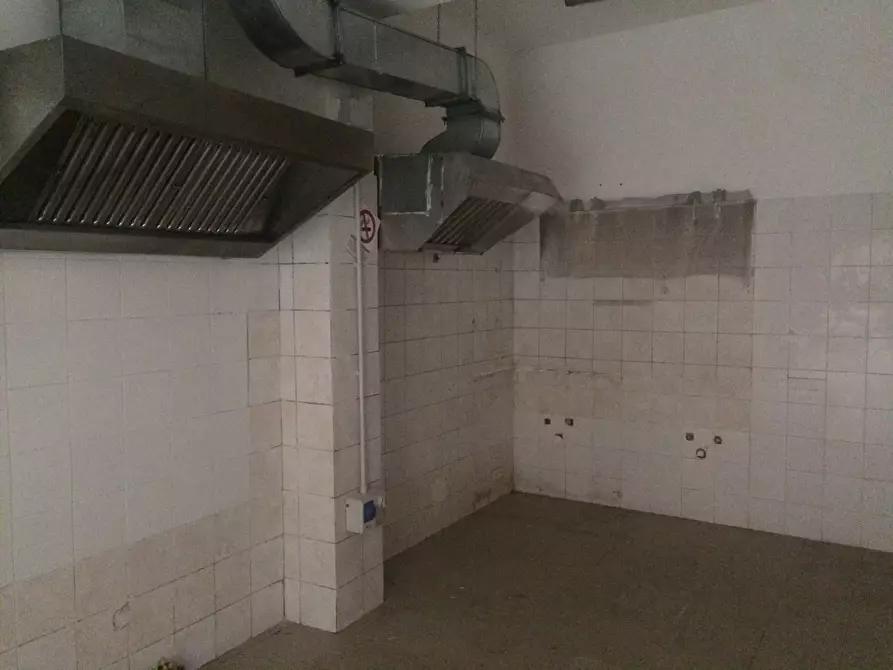 Immagine 4 di Attività commerciale in affitto  in Corso Italia a Pisa