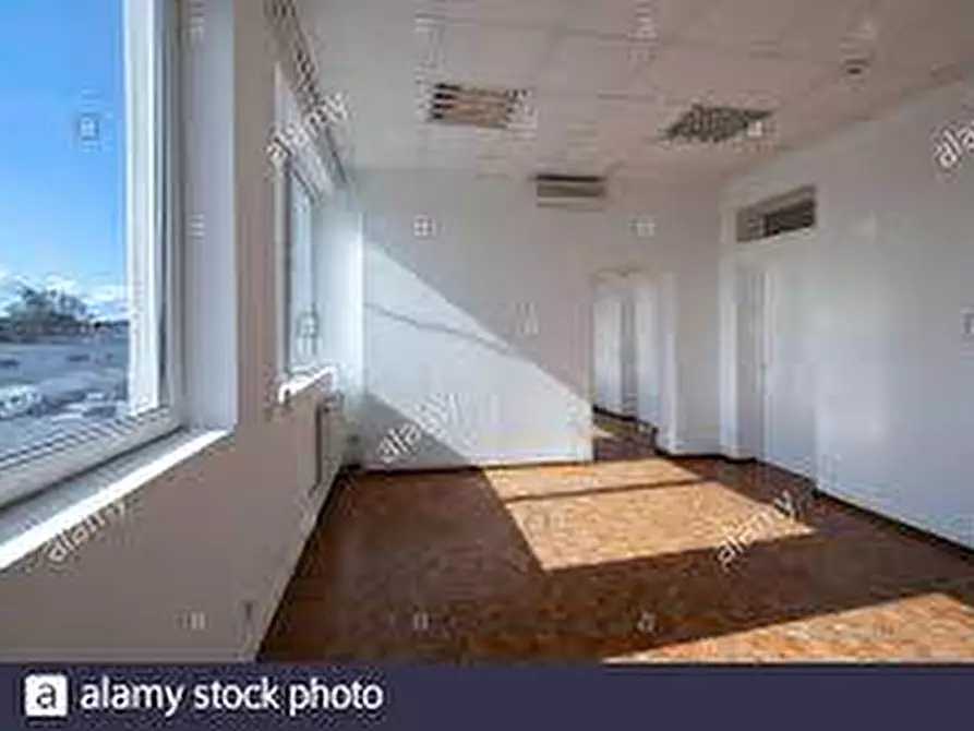 Immagine 3 di Ufficio in affitto  in via Aurelia SS 1 a Camaiore