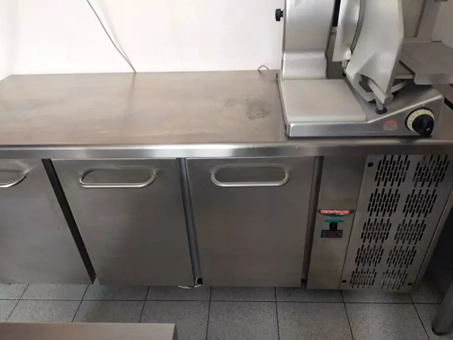 Immagine 12 di Attività commerciale in affitto  a Vecchiano
