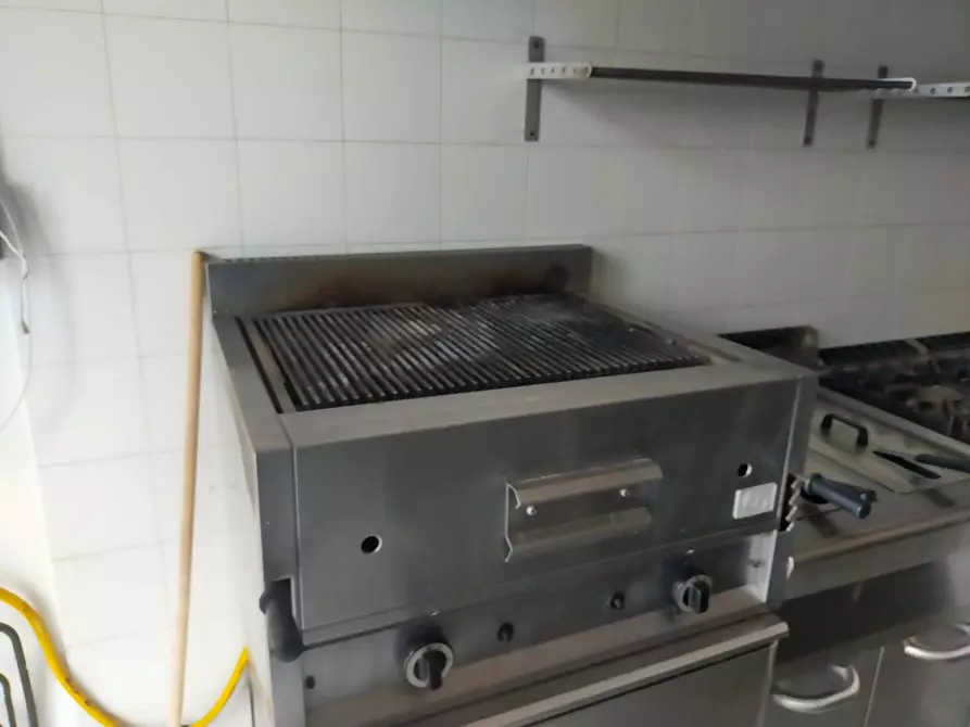 Immagine 14 di Attività commerciale in affitto  a Vecchiano