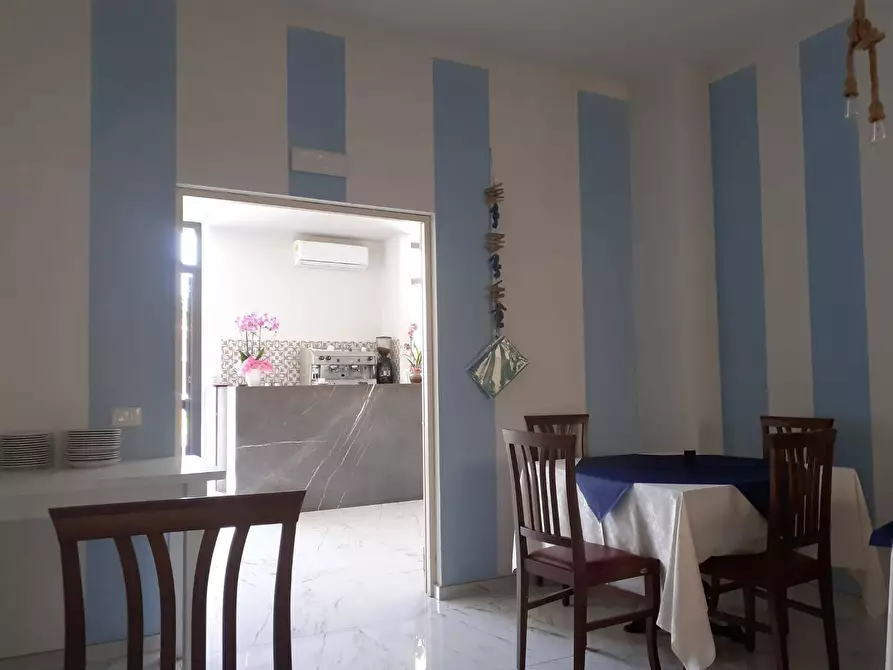 Immagine 2 di Attività commerciale in vendita  in via Mazzini 144 a Camaiore