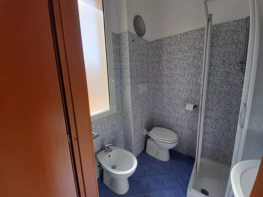 Immagine 13 di Attività commerciale in vendita  in via Mazzini 144 a Camaiore