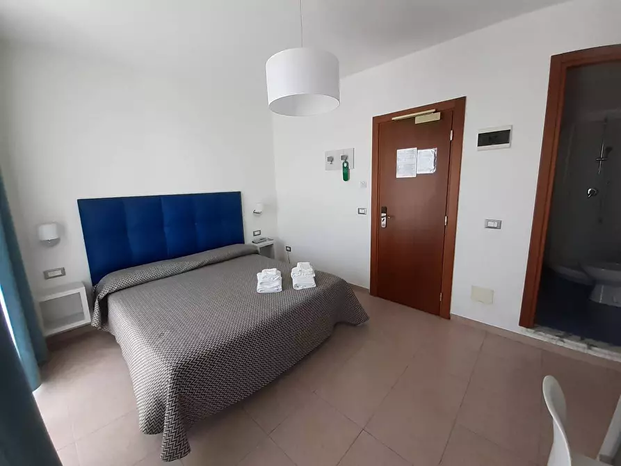 Immagine 17 di Attività commerciale in vendita  in via Mazzini 144 a Camaiore