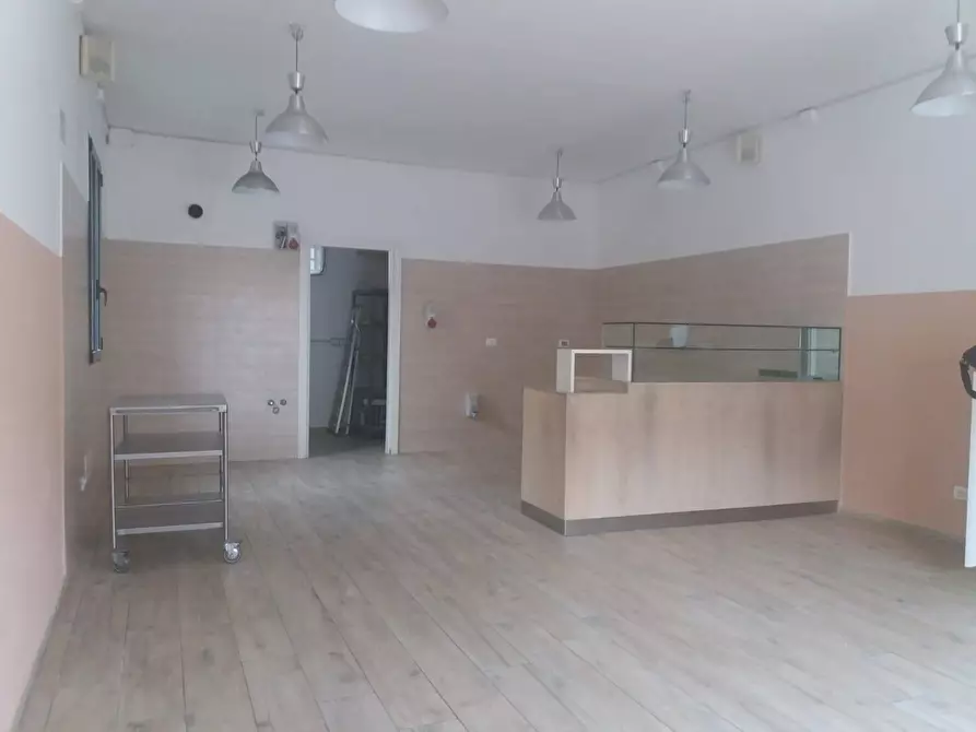 Immagine 2 di Attività commerciale in affitto  in via calcesana - a San Giuliano Terme