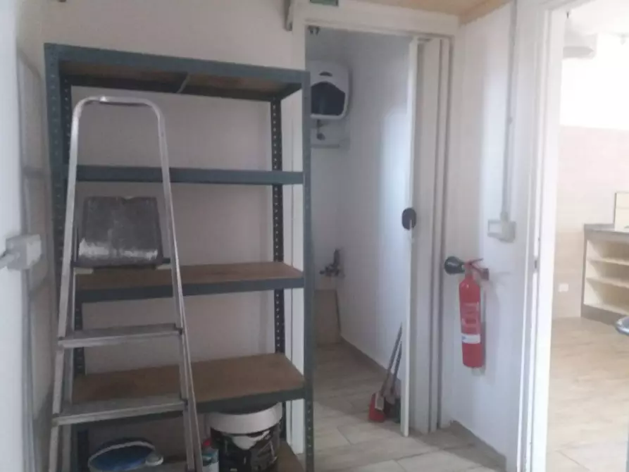 Immagine 3 di Attività commerciale in affitto  in via calcesana - a San Giuliano Terme