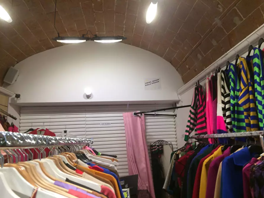 Immagine 1 di Attività commerciale in affitto  in Corso Italia 60 a Pisa