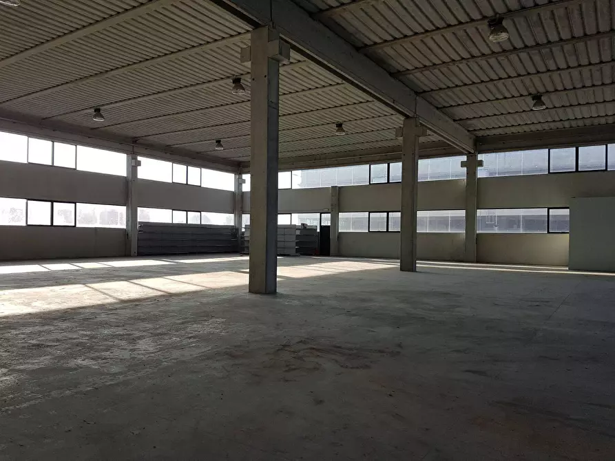 Immagine 1 di Attività commerciale in affitto  in piazza guerrazzi a Pisa
