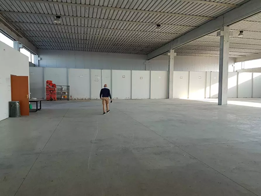 Immagine 2 di Attività commerciale in affitto  in piazza guerrazzi a Pisa