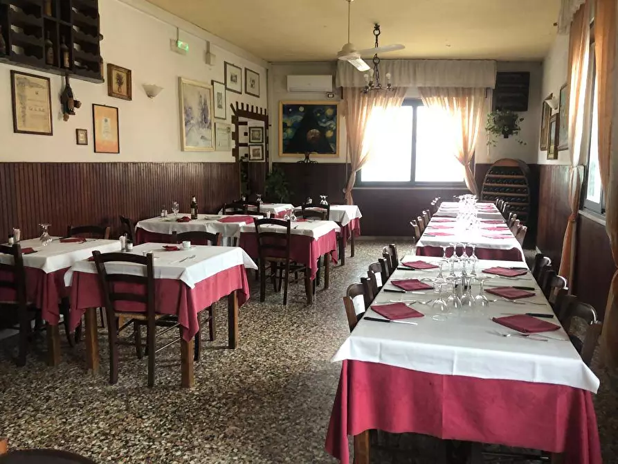 Immagine 2 di Attività commerciale in vendita  in via edmondo de amicis a San Giuliano Terme