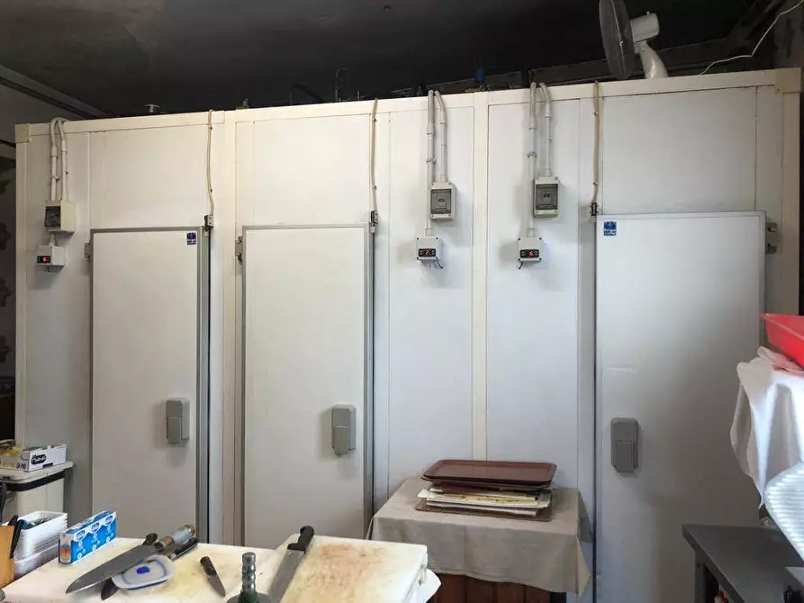 Immagine 10 di Attività commerciale in vendita  in via edmondo de amicis a San Giuliano Terme