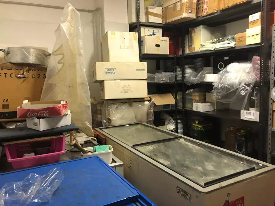 Immagine 13 di Attività commerciale in vendita  in via edmondo de amicis a San Giuliano Terme