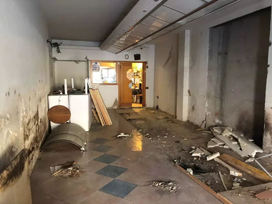 Immagine 2 di Attività commerciale in affitto  in Via Tullio Crosio a Pisa