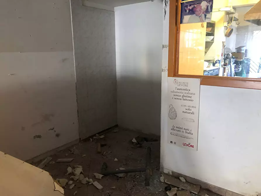 Immagine 4 di Attività commerciale in affitto  in Via Tullio Crosio a Pisa