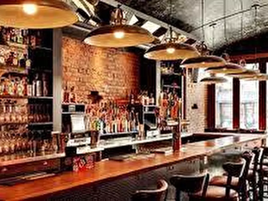 Immagine 2 di Attività commerciale in vendita  in Viale Francesco Bonaini 1 a Pisa