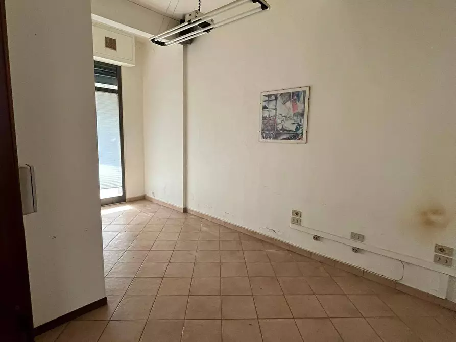Immagine 5 di Attività commerciale in affitto  in via 24 maggio a Pisa