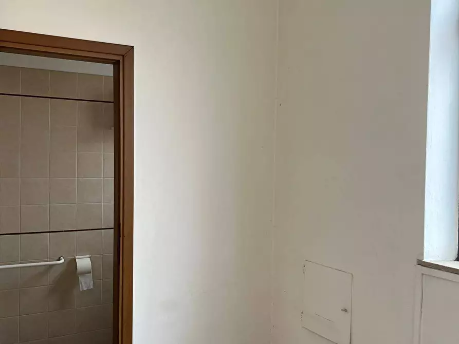 Immagine 10 di Attività commerciale in affitto  in via 24 maggio a Pisa