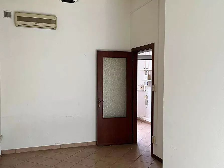 Immagine 12 di Attività commerciale in affitto  in via 24 maggio a Pisa