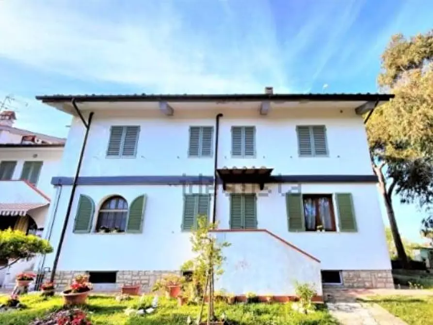 Immagine 1 di Appartamento in vendita  in Lungarno Gabriele D'annunzio a Pisa