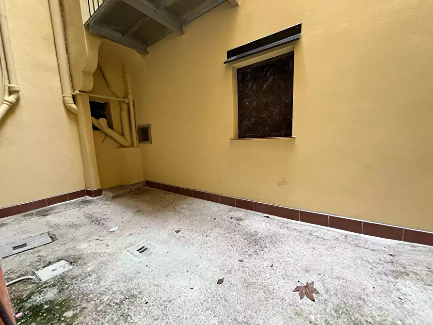 Immagine 12 di Magazzino in affitto  in Via Santa Marta a Pisa