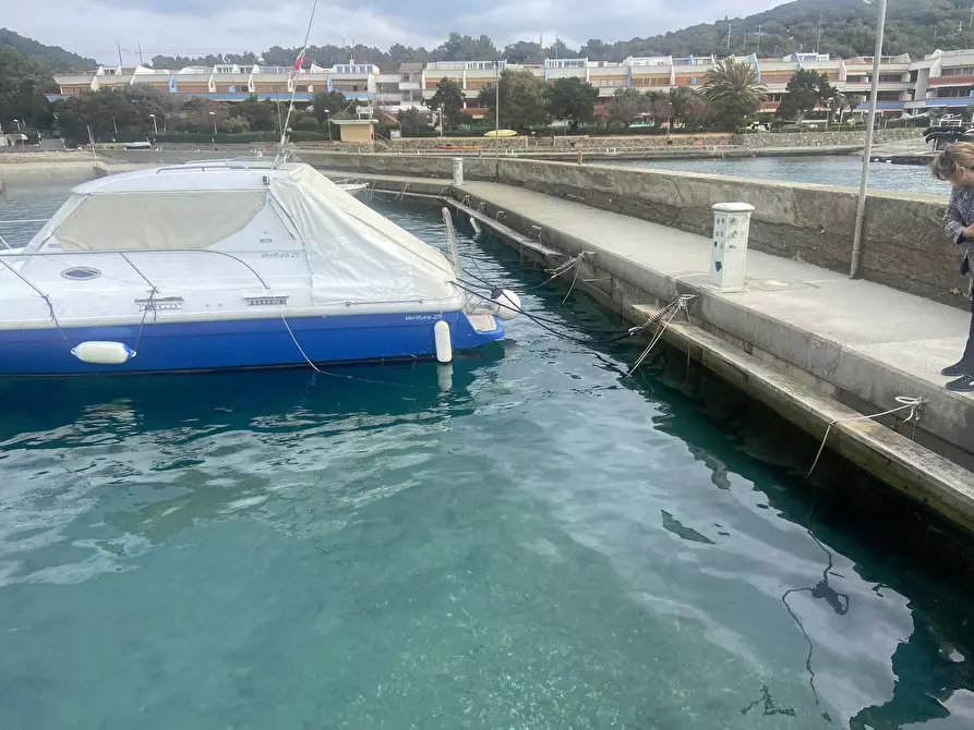 Immagine 3 di Box auto in affitto  in Via Mario Puccini a Livorno