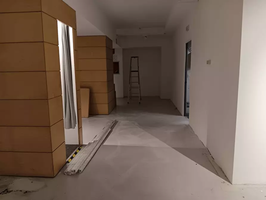 Immagine 21 di Attività commerciale in affitto  in Via Marradi 30 a Livorno