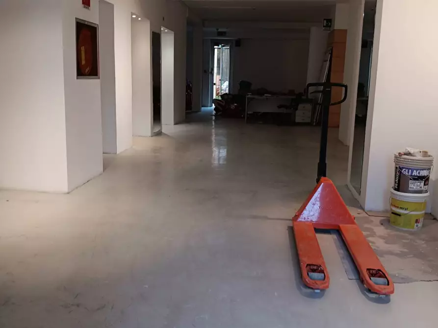 Immagine 23 di Attività commerciale in affitto  in Via Marradi 30 a Livorno