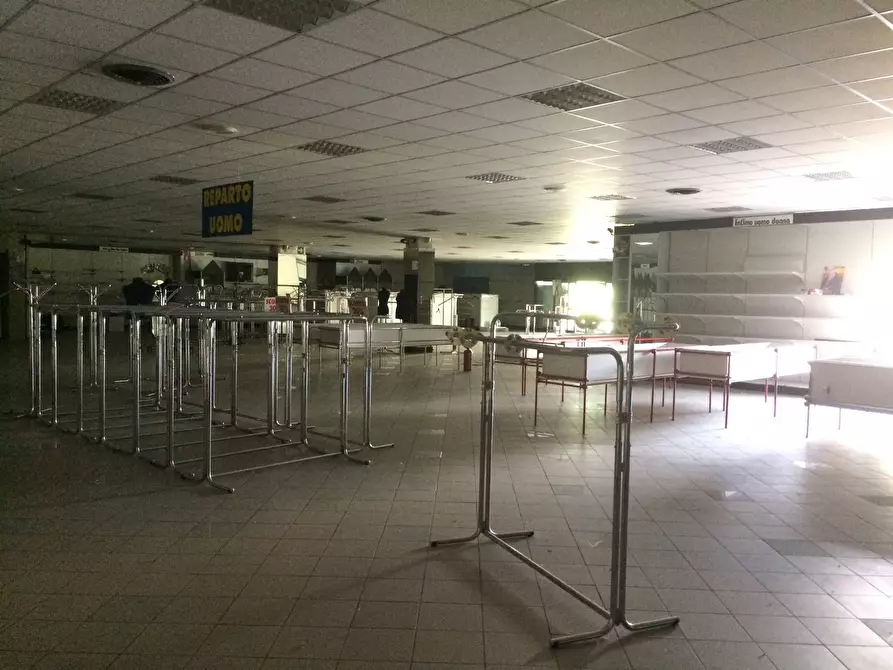 Immagine 2 di Attività commerciale in affitto  in via nazionale 2 a Aulla