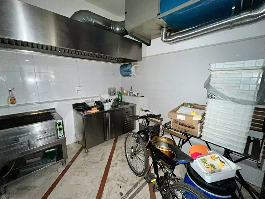 Immagine 3 di Attività commerciale in affitto  in Via Borgo Stretto a Pisa