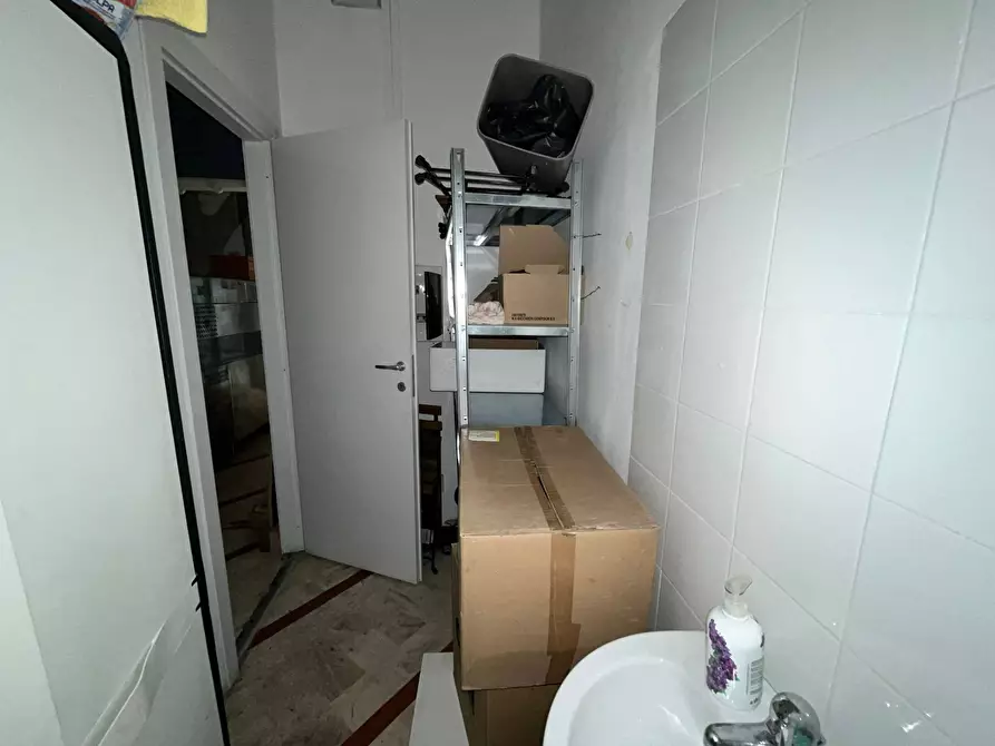 Immagine 5 di Attività commerciale in affitto  in Via Borgo Stretto a Pisa
