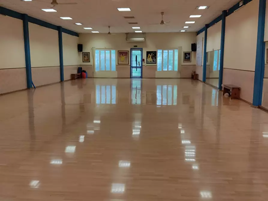 Immagine 3 di Attività commerciale in vendita  in Via Aurelio Nicolodi 12 a Livorno