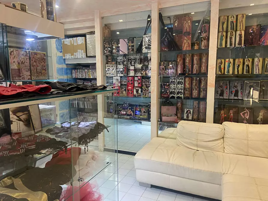 Immagine 3 di Attività commerciale in vendita  in via ferrucci 155 a Cecina