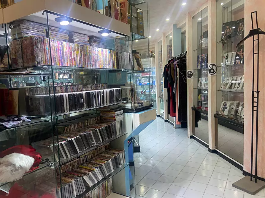 Immagine 4 di Attività commerciale in vendita  in via ferrucci 155 a Cecina