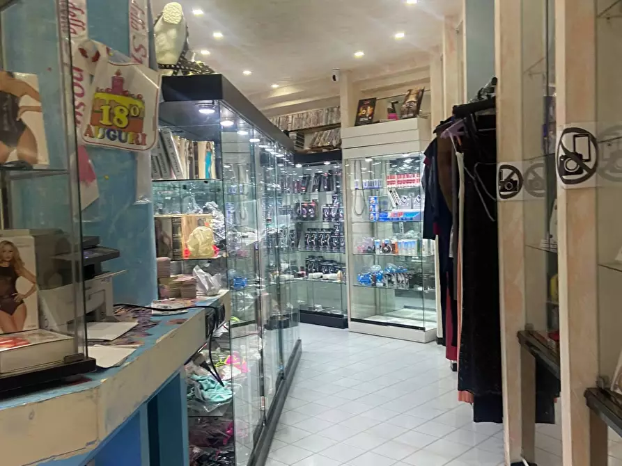 Immagine 5 di Attività commerciale in vendita  in via ferrucci 155 a Cecina