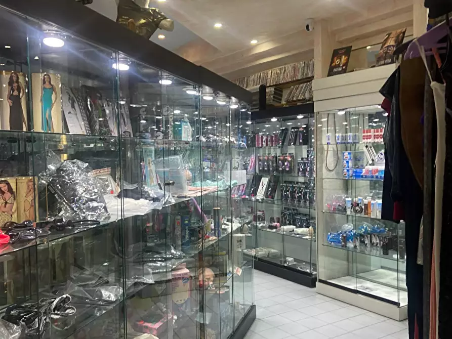 Immagine 6 di Attività commerciale in vendita  in via ferrucci 155 a Cecina