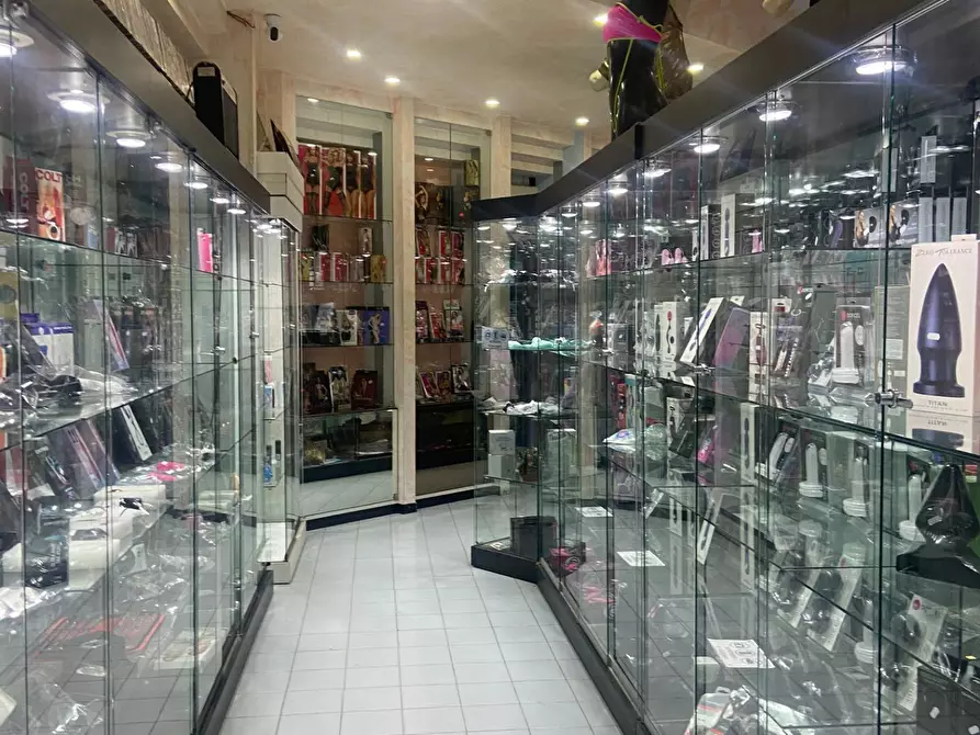 Immagine 9 di Attività commerciale in vendita  in via ferrucci 155 a Cecina