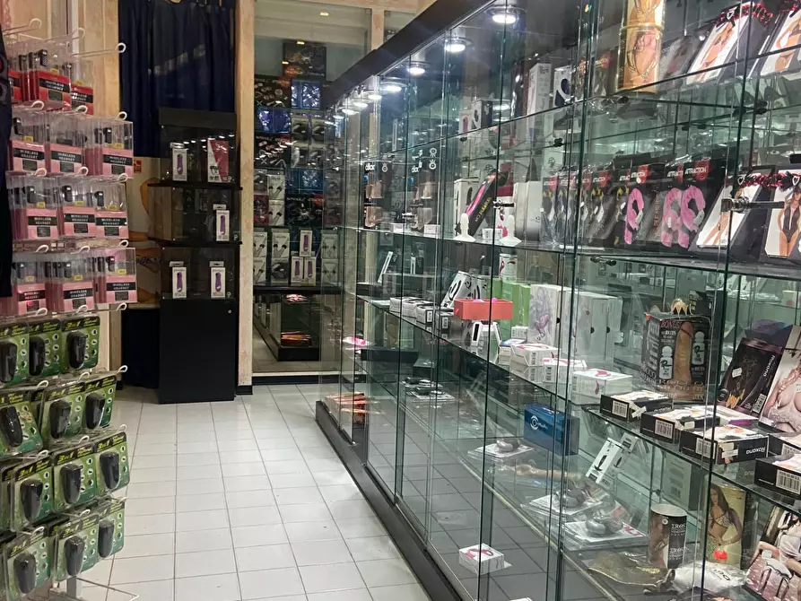 Immagine 10 di Attività commerciale in vendita  in via ferrucci 155 a Cecina