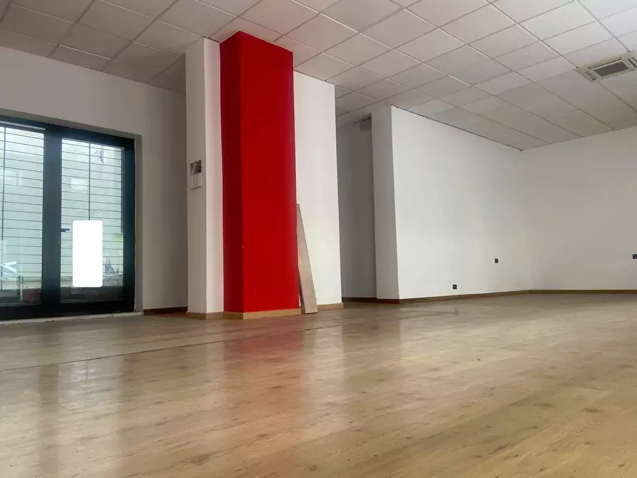 Immagine 6 di Attività commerciale in affitto  in Via Dell' Indipendenza 10 a Livorno