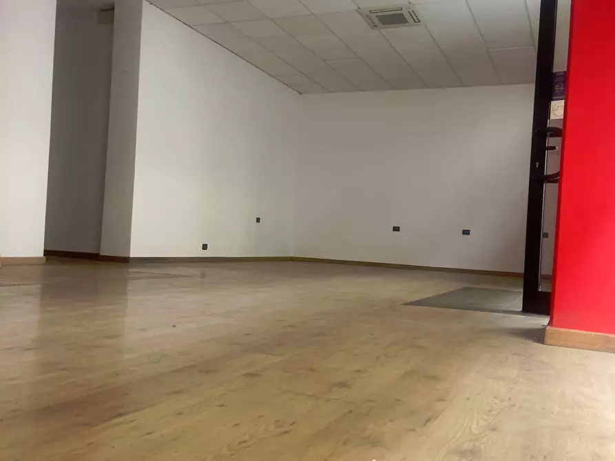 Immagine 7 di Attività commerciale in affitto  in Via Dell' Indipendenza 10 a Livorno