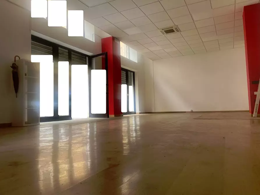 Immagine 2 di Attività commerciale in affitto  in Via Dell' Indipendenza 10 a Livorno