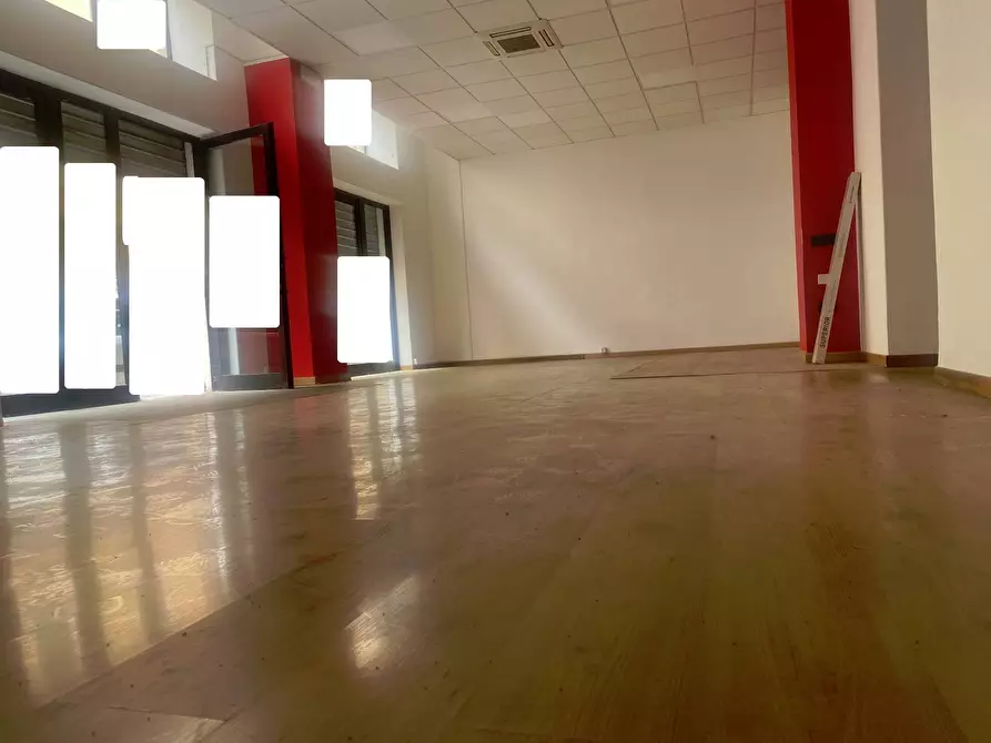 Immagine 3 di Attività commerciale in affitto  in Via Dell' Indipendenza 10 a Livorno