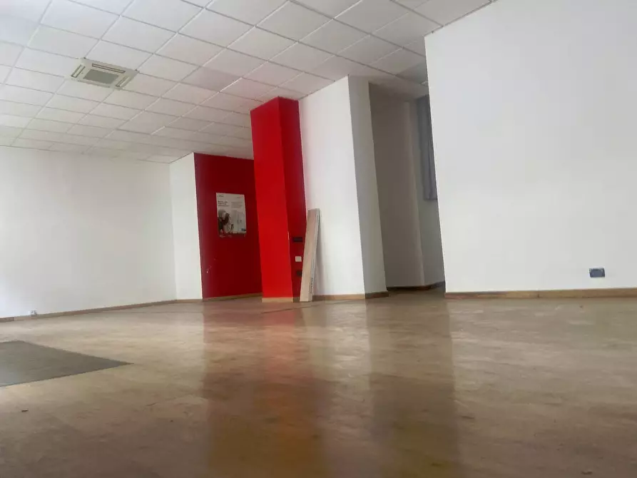 Immagine 4 di Attività commerciale in affitto  in Via Dell' Indipendenza 10 a Livorno