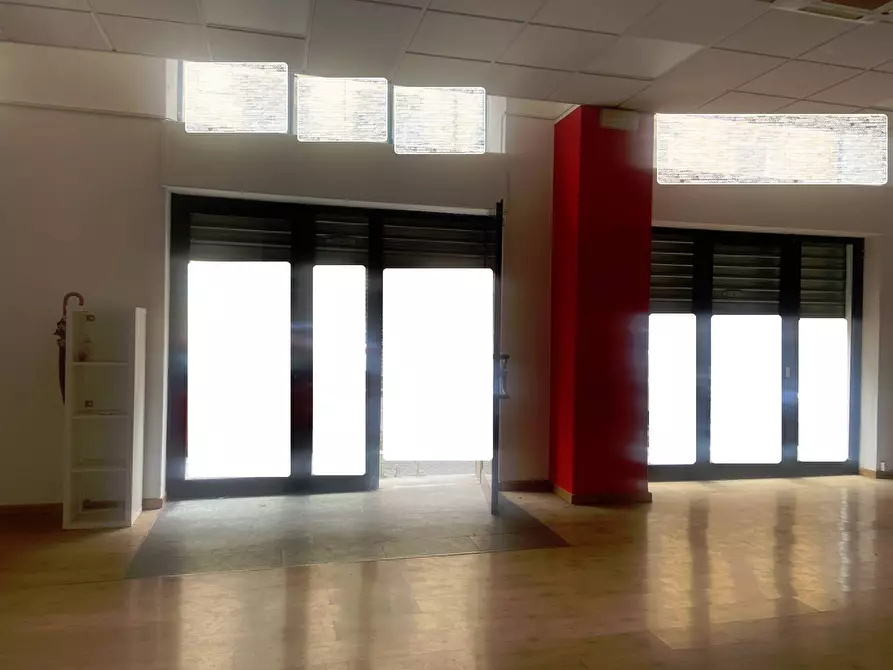 Immagine 8 di Attività commerciale in affitto  in Via Dell' Indipendenza 10 a Livorno