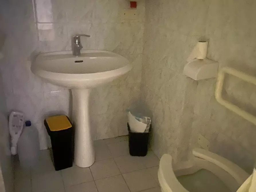 Immagine 22 di Attività commerciale in affitto  in Via Dell' Indipendenza 10 a Livorno