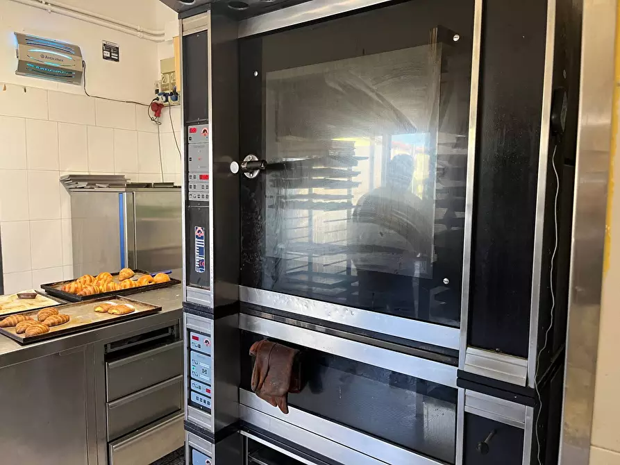 Immagine 3 di Attività commerciale in vendita  in Via Fiorentina 12 a Pisa