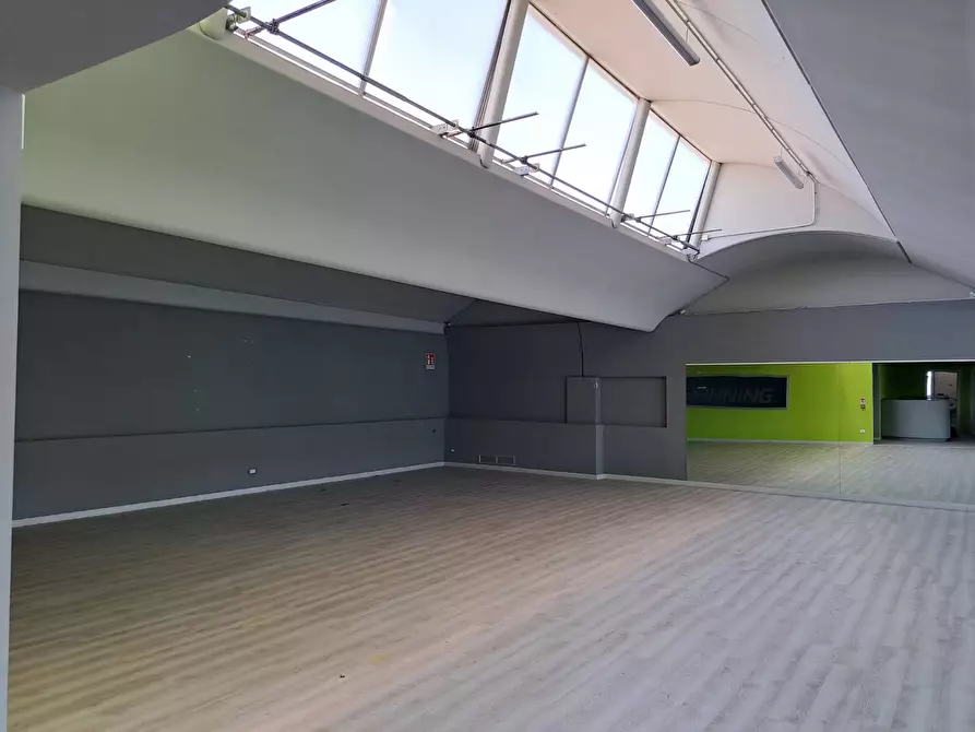 Immagine 7 di Attività commerciale in affitto  in via gronchi a Pisa