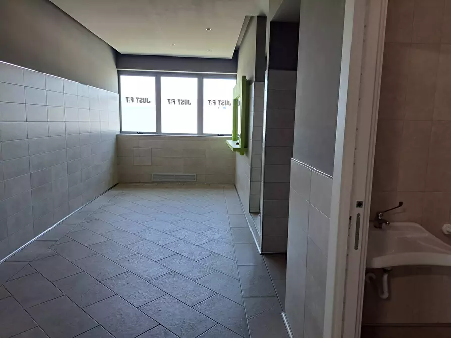 Immagine 9 di Attività commerciale in affitto  in via gronchi a Pisa