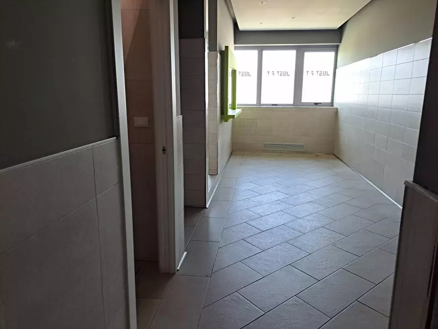 Immagine 12 di Attività commerciale in affitto  in via gronchi a Pisa